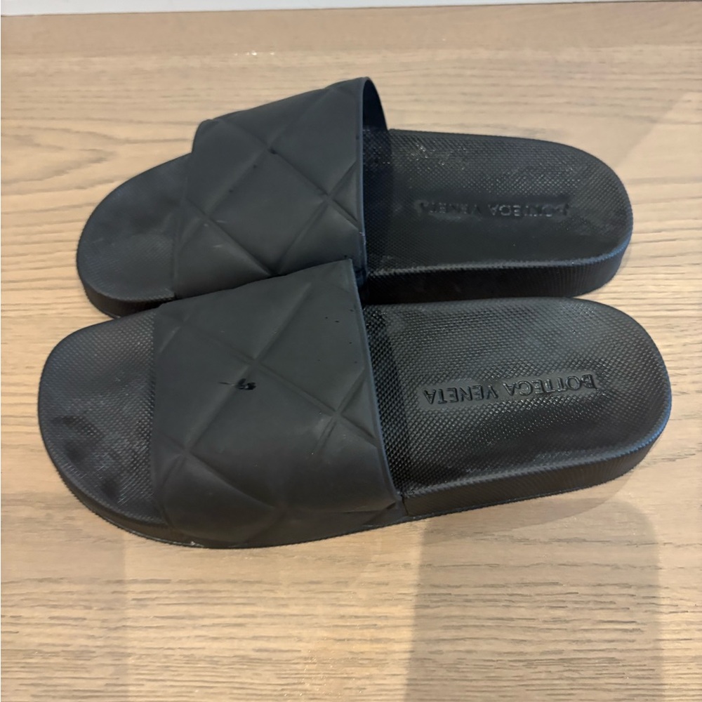 Bottega Veneta Black Quilted Sandals - Picture 7 of 11
